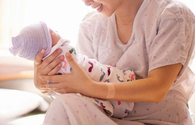 宝宝睡觉时，父母可别养成这些习惯哦，这会影响他们发育的