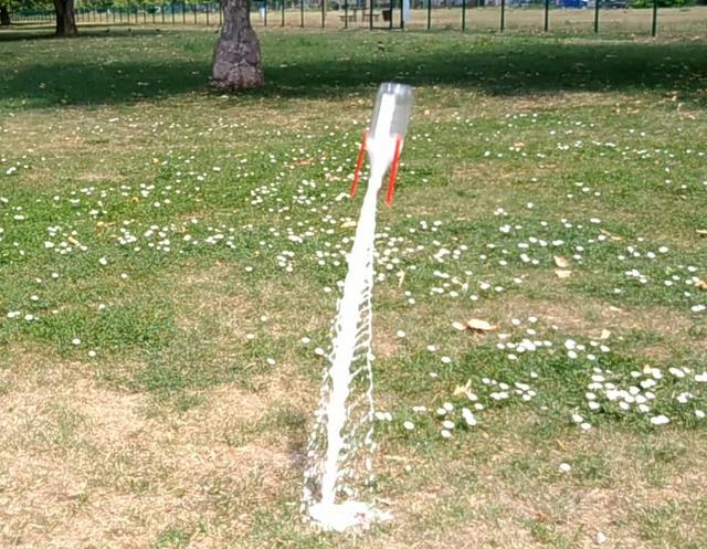 看完《流浪星球》，做个火箭喷射实验，让小朋友亲自感受科学原理