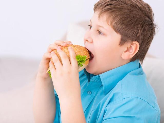 孩子身体有这三个迹象，很可能是要停止生长了，家长盯着点很重要