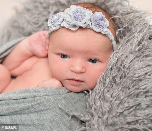 宝宝总摇头烦躁？是五种原因引起，第四种有炎症