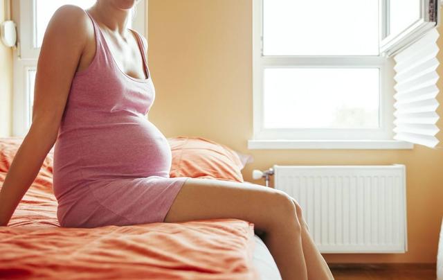 孕期同房还是禁欲？适当解压还是有好处的，但不能太过频繁哦