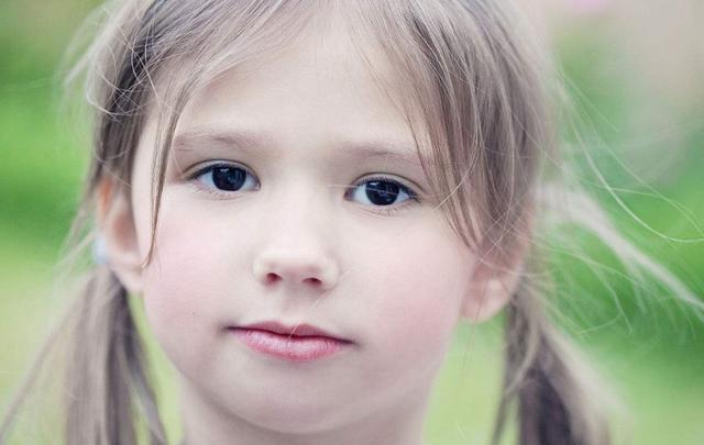 她怀孕时爱吃核桃，每天一斤吃不腻，孩子出生后不知该哭还是该笑