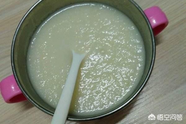 6个半月的宝宝是纯母乳喂养，而且奶够吃，那么要不要加辅食呢？