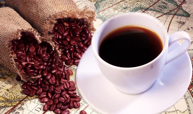 哺乳期的妈妈，这5种食物尽量少吃，否则可能导致宝宝“断粮”！
