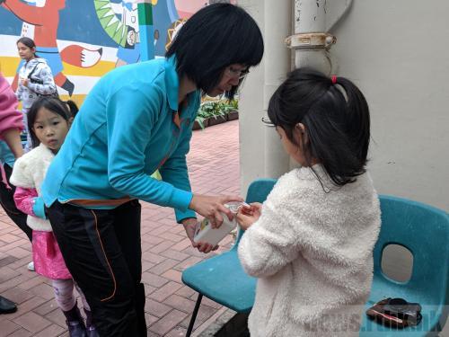 香港部分幼儿园复课 学校全面消毒多措施防流感