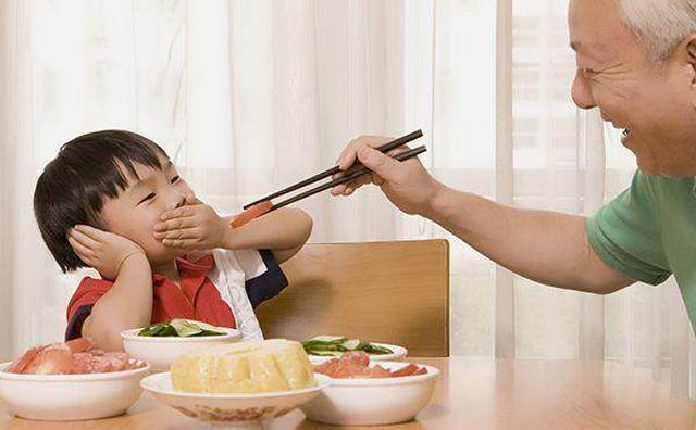 过年宝宝吃太多容易积食？宝妈用这三招，治疗积食药不到病就除！