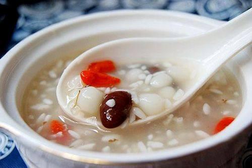 坐月子喝米酒下奶靠谱吗？月子米酒的利弊早知道，以后再也不纠结