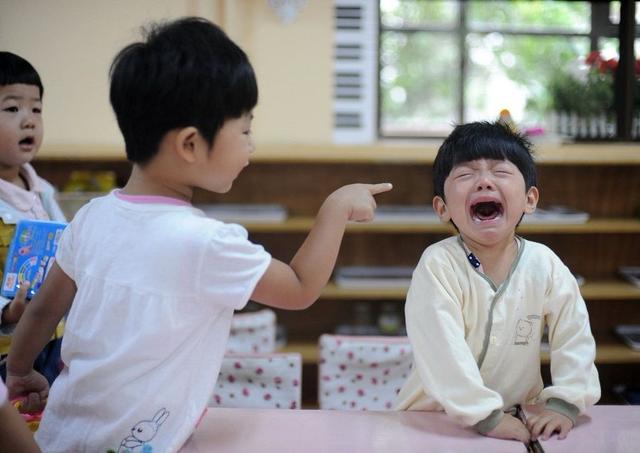 孩子什么时候上幼儿园合适？2岁和3岁之间，相差半年影响就会很大