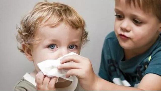 宝宝喉咙发炎有什么症状？小孩喉咙发炎吃什么好？