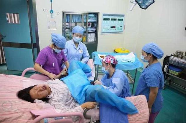 孩子早产的4种征兆，发现就要及时上医院，尤其第3点