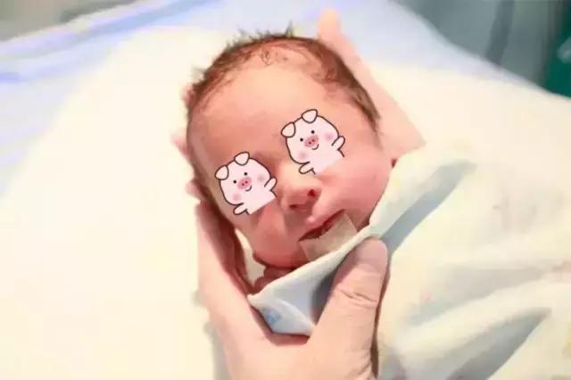外婆的子宫生出外孙，60岁老太诞双胎：奇迹的另一个名字，叫妈妈