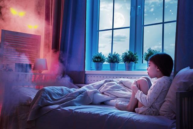家长别舍不得和孩子分开睡，太晚了没好处，这个年龄之前分开最好