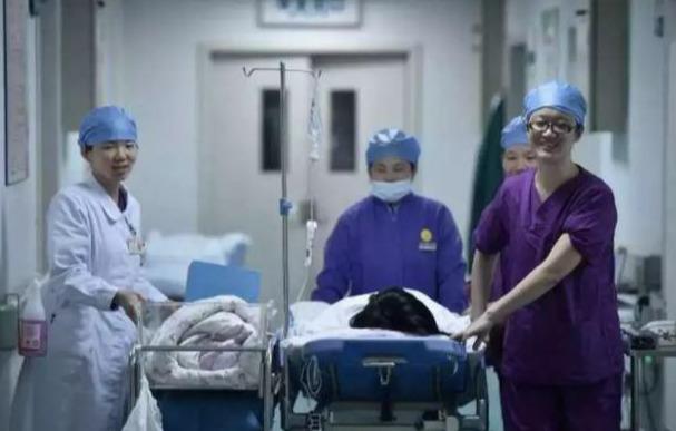 10个产房故事，有悲，也有喜，见证人间冷暖，感动无数人…