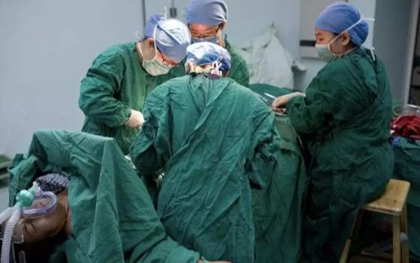 10个产房故事，有悲，也有喜，见证人间冷暖，感动无数人…
