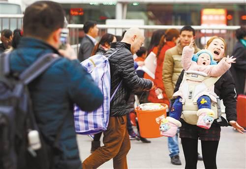 春运人满为患，四种“火车病”易在中途发生，父母早防备娃不受罪