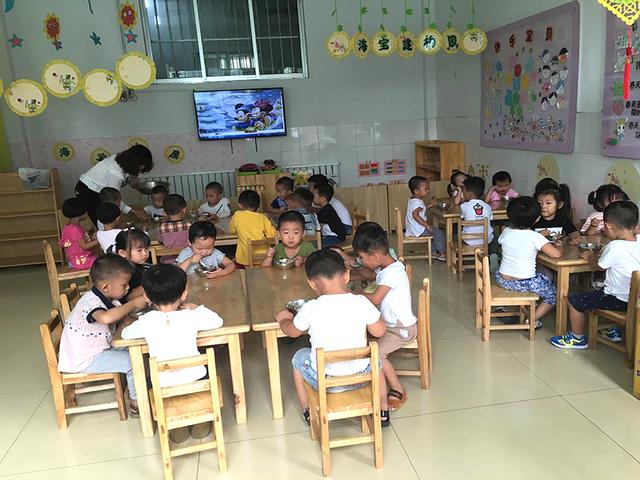 孩子刚上幼儿园，老师却暗示退学，宝妈得知原因后责怪自己