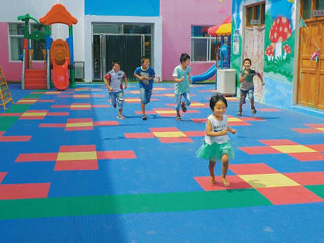 孩子刚上幼儿园，老师却暗示退学，宝妈得知原因后责怪自己