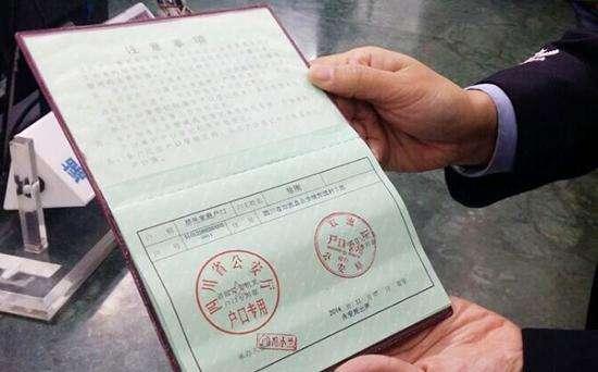 给宝宝办理出生证明，医生把孩子名字打错，妈妈看完却说不改了
