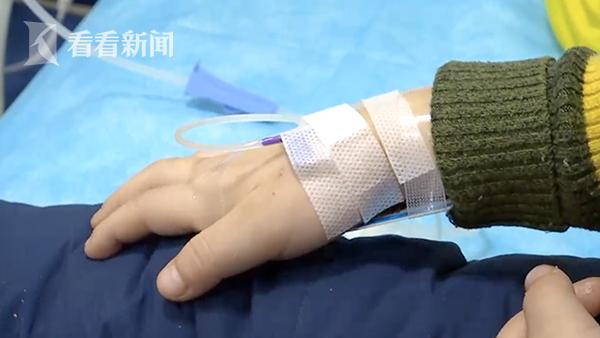 不该成熟的“小大人” 2岁女孩胸部发育家长吓呆