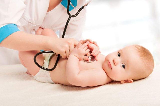 母乳喂养的宝宝通常一天拉几次，该注意什么？