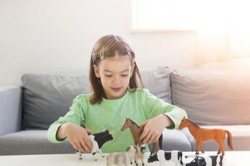 不要再把孩子的玩具送人！这是对孩子的巨大伤害…