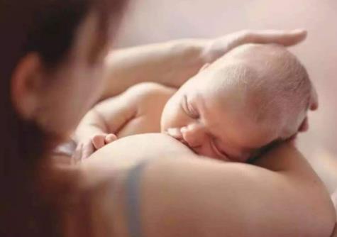 母乳喂养，原来对妈妈和宝宝都有好处，现在知道还不晚