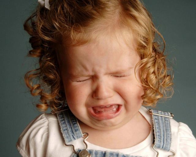 孩子任性撒泼,妈妈一句话轻松化解难题,家长别让心软害了孩子