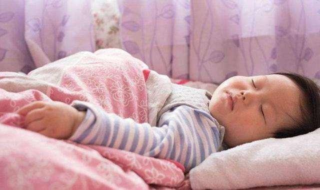 6岁儿子非要和妈妈睡,遭到爸爸反对,儿子11个字让爸爸气红了脸