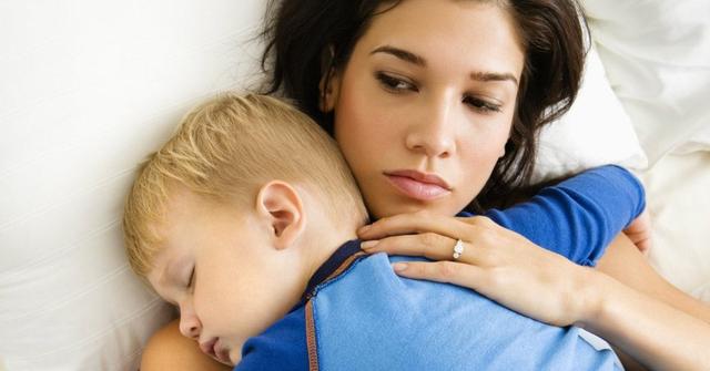 6岁儿子非要和妈妈睡,遭到爸爸反对,儿子11个字让爸爸气红了脸