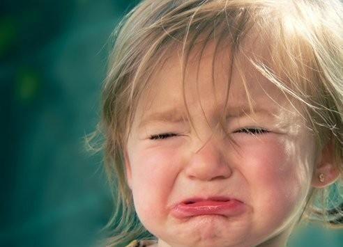 孩子任性撒泼,妈妈一句话轻松化解难题,家长别让心软害了孩子