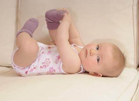 为什么宝宝爱脱袜子？原因找到了，家有爱脱袜子的宝宝看过来