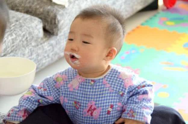 孩子空腹不能吃的四种食物，再饿也要忍住，肠胃经受不住这种折腾