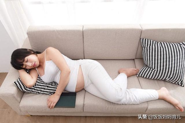 孕期这2种睡姿会损害胎儿健康，别不在意，可惜很多孕妈经常做