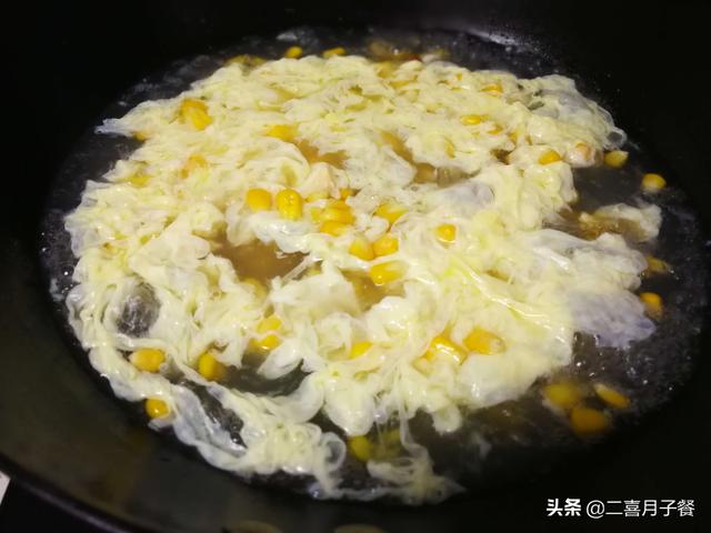 坐月子喝鸡汤、鱼汤、猪蹄汤太油腻，玉米蛋花汤下奶效果同样好