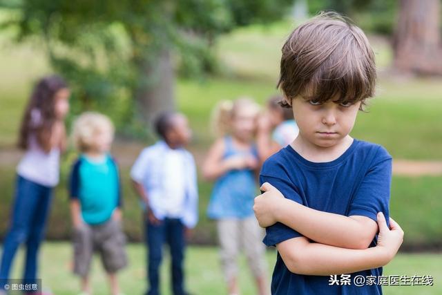 孩子过于自卑，有3个危害，做父母的要记得3件事