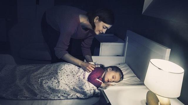 孩子有这3个表现就该单独睡觉了！别还舍不得，晚了可就麻烦了！