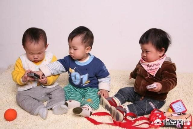 为什么两岁左右的小孩儿喜欢大人抱着，不喜欢自己走路？