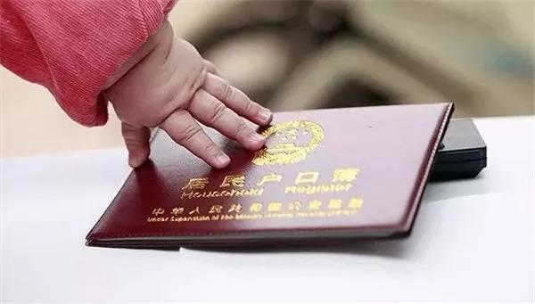 爸爸姓操，死活不愿儿子随自己姓，媳妇取一名，家人听了连连叫好