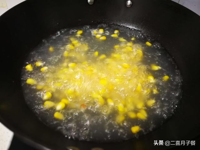 坐月子喝鸡汤、鱼汤、猪蹄汤太油腻，玉米蛋花汤下奶效果同样好