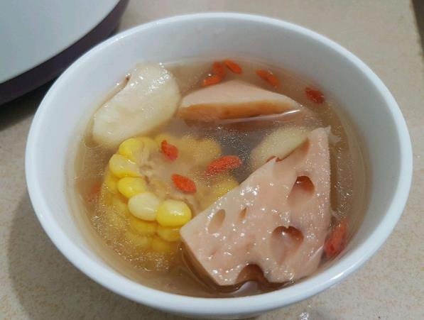 产后第一周，饮食做到“2吃1不吃”，下奶快，产后恢复得也快！