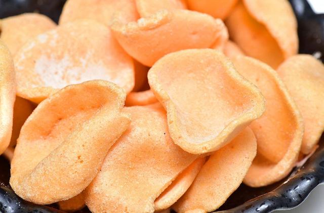 这些零食一直在儿童营养学家的黑名单，过年了孩子喜欢也不能多吃