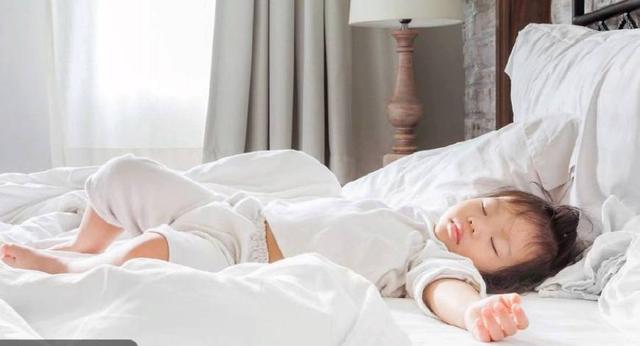 给娃断夜奶不要晚于这个时间，三个潜藏危害，影响健康