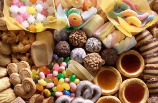 这些零食一直在儿童营养学家的黑名单，过年了孩子喜欢也不能多吃