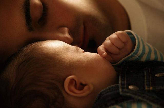 孩子晚上怕黑不敢睡觉？你的回应，将对他们的性格产生巨大影响