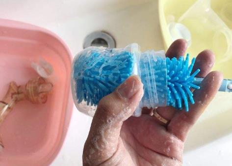 这样洗奶瓶“越洗越脏”，还会影响宝宝健康，妈妈们别不重视！