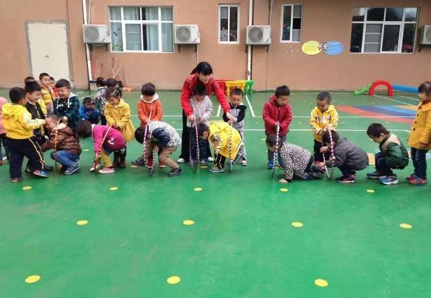 幼儿园11点就吃午饭，你知道这是为什么吗？老师给出了3个解释！