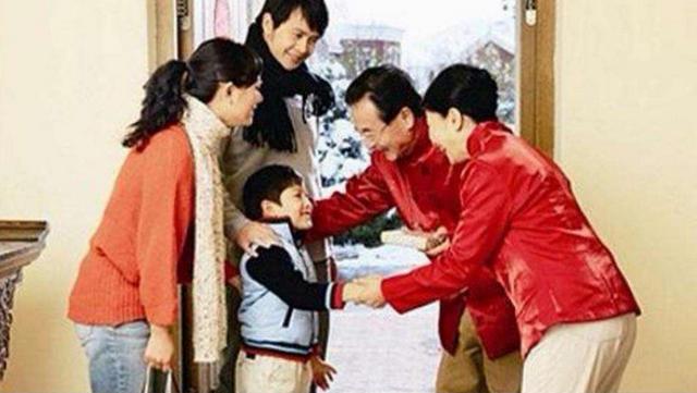 过年带孩子去亲戚家做客，这4种行为最招人嫌弃，你的孩子中了吗