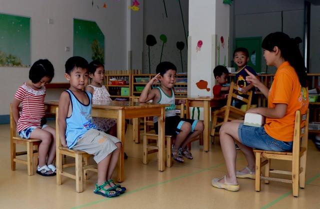 幼儿园作业：让孩子画出自家车标，家长机智回应，画了一张二维码