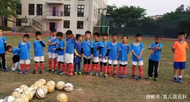 父母很难想到“小学全寄宿”，这五个字对孩子的伤害有多大！