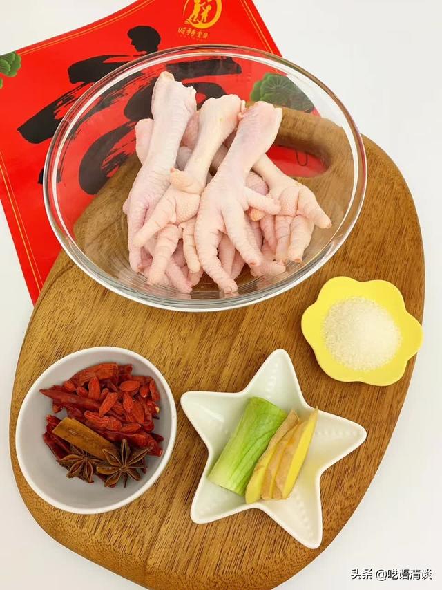 辣凤爪吃完还得吮手指，做法简单含胶原蛋白，麻麻吃肌肤更有弹性